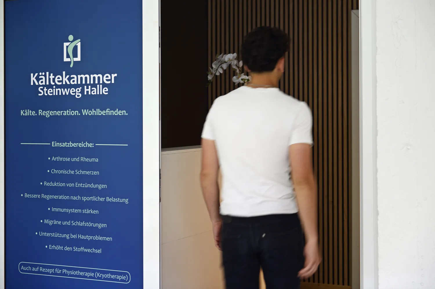 Physiotherapie Saskia Schröck GbR - Kältekammer Steinweg Halle - Hierbei handelt es sich um eine Ganzkörper-Kryotherapiekammer.
